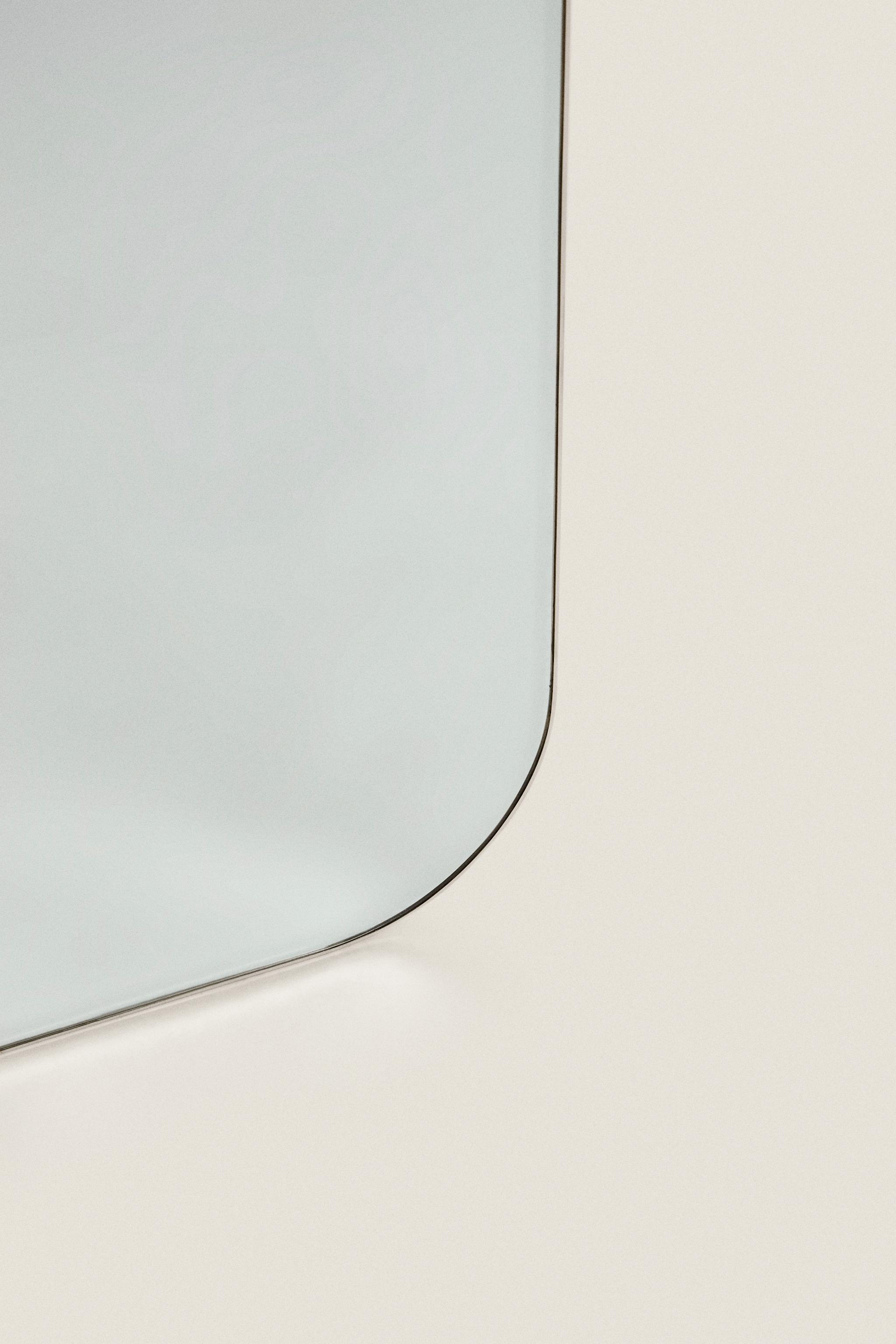 WALL MIRROR WITH ROUND FRAME